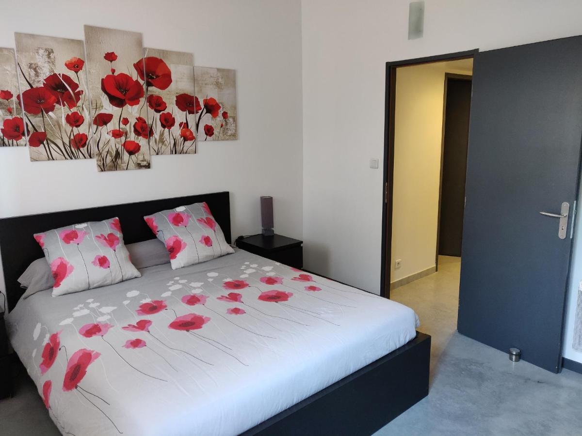 Les Terrasses De Valensole Bed & Breakfast Exterior photo