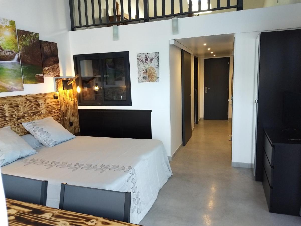 Les Terrasses De Valensole Bed & Breakfast Exterior photo