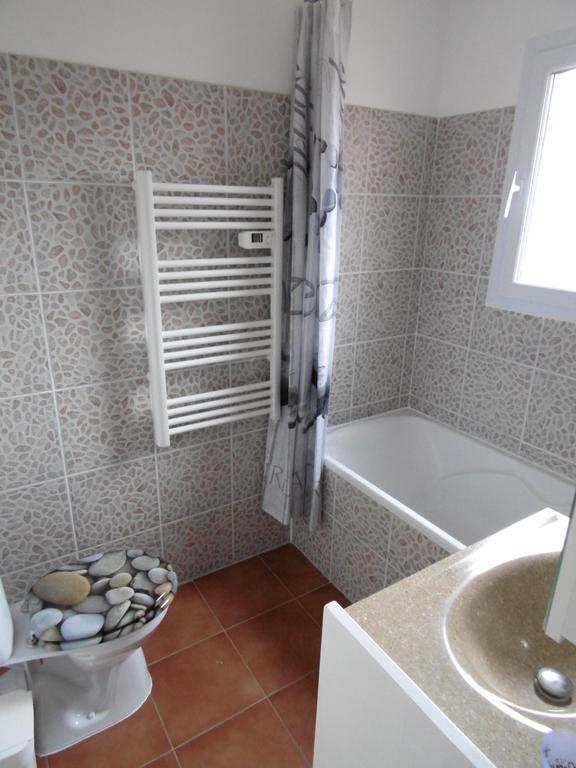 Les Terrasses De Valensole Bed & Breakfast Exterior photo