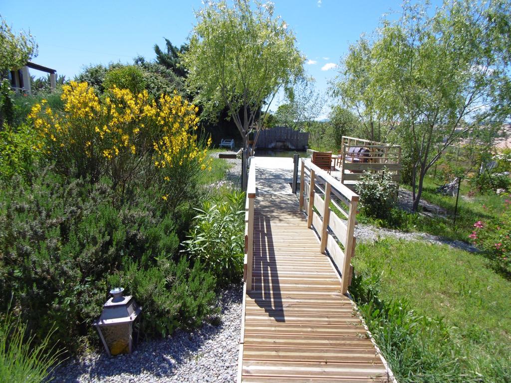 Les Terrasses De Valensole Bed & Breakfast Exterior photo
